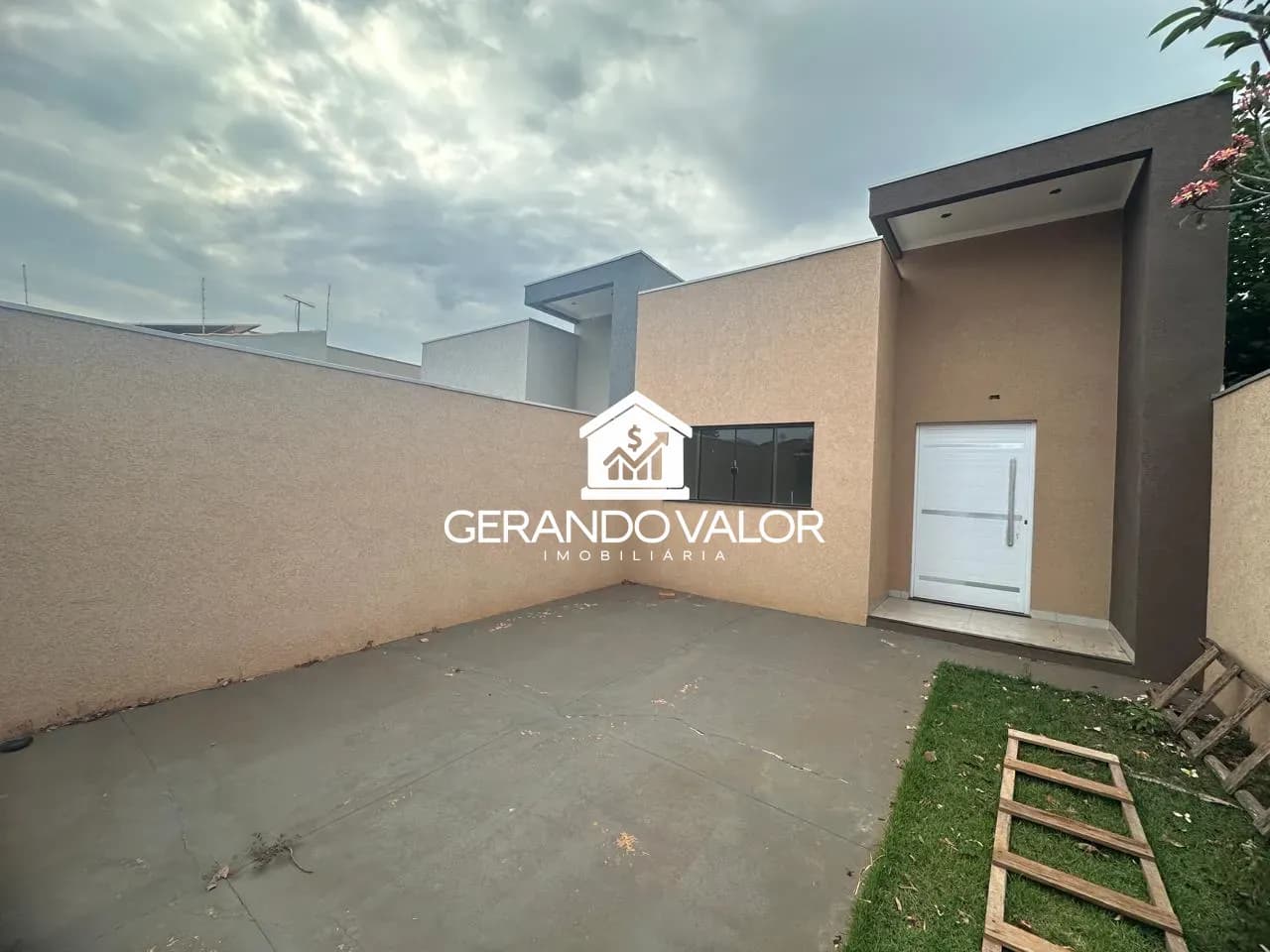 Casa Ampla com Suíte no Universitário — foto 1 de 1