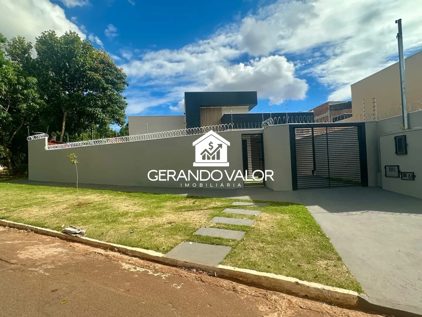 Casa com Suíte e Área Gourmet no Piratininga — Piratininga, Campo Grande MS