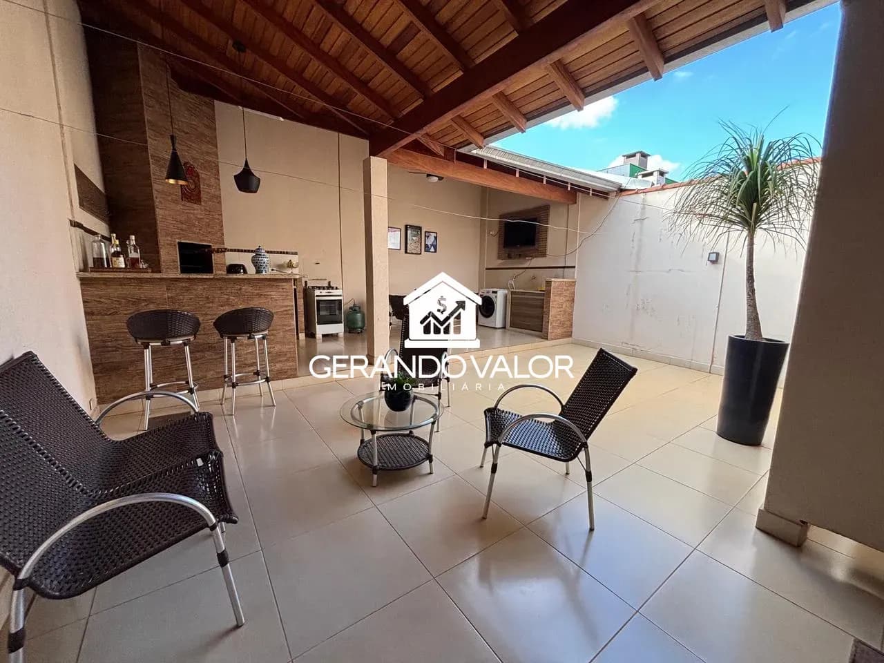 Sobrado com Suíte e Área Gourmet no Coopharádio — Coopharádio, Campo Grande MS